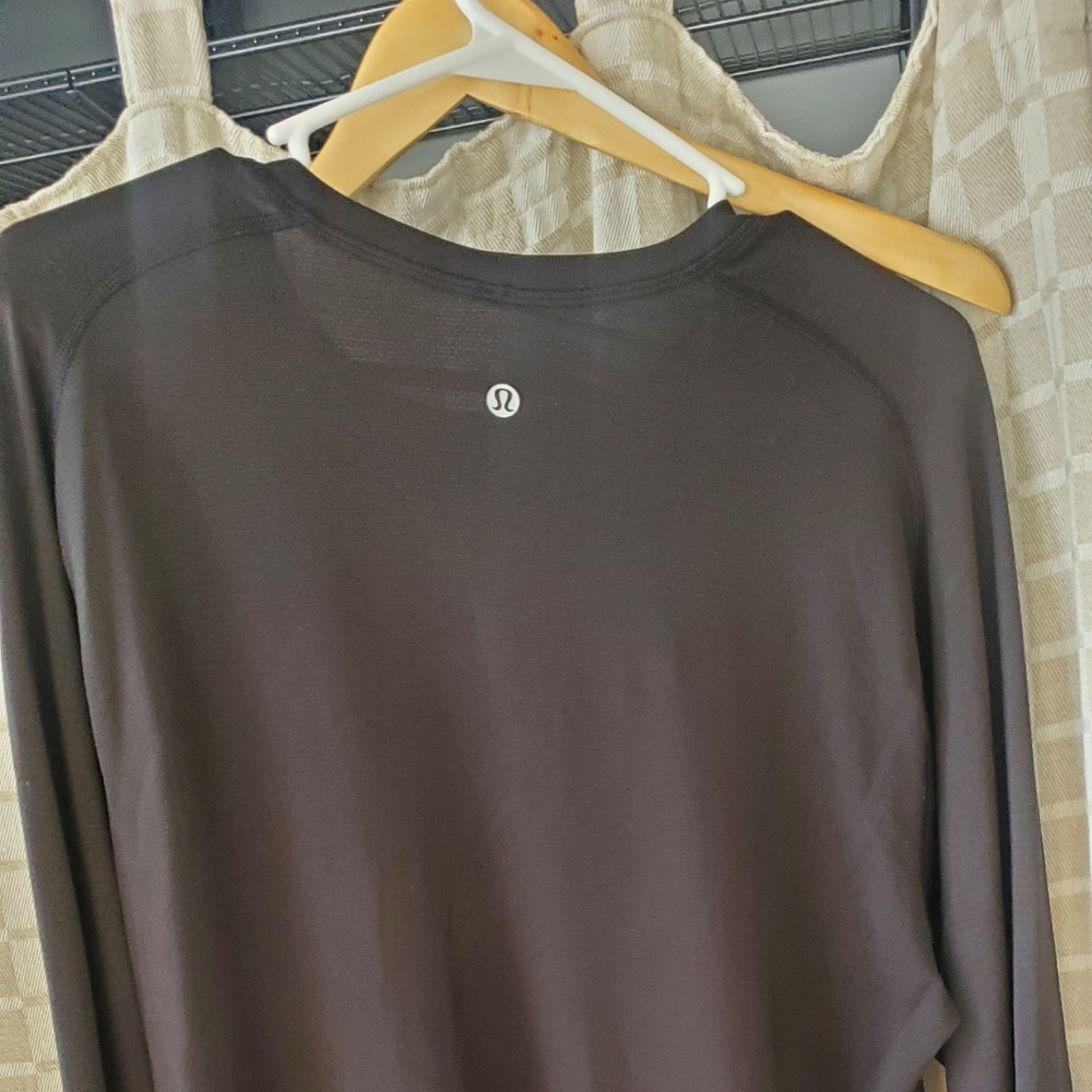 XL lulu longsleeve